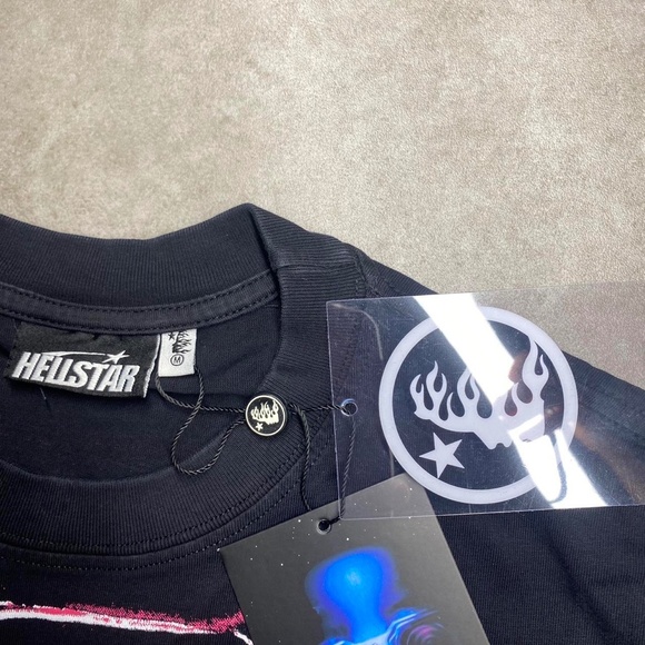 Hellstar Men's Black and Pink Goggles T-shirt Size Medium - Picture 3 of 5